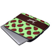 Rote Ladybugs auf grün Laptopschutzhülle (Vorne Knopf)