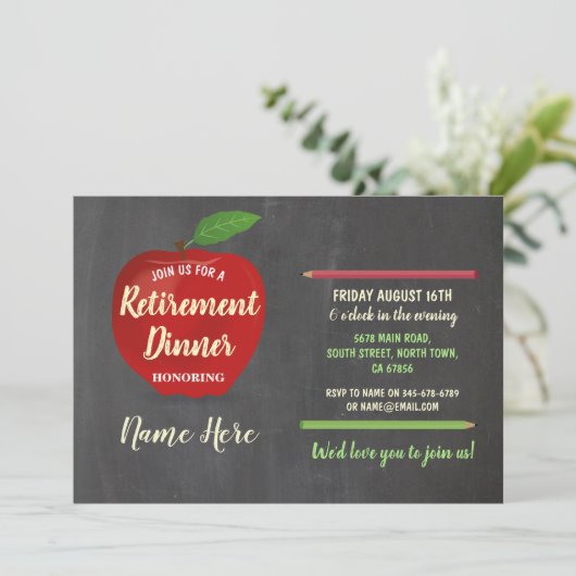 Rote Lehrer-Kreide Ruhestands-rustikale Apples Einladung (Stehend Vorderseite)