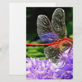 Rote Libelle auf Violet Purple Blumen Briefpapier (Vorne/Hinten)