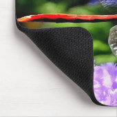 Rote Libelle auf Violet Purple Blumen Mousepad (Ecke)