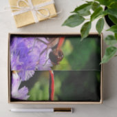 Rote Libelle auf Violet Purple Blumen Seidenpapier (Geschenk)