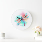 Rote Libelle im Aquarellhintergrund Große Wanduhr (Zuhause)