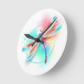 Rote Libelle im Aquarellhintergrund Runde Wanduhr (Winkel)