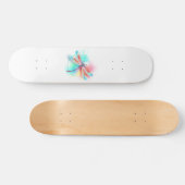 Rote Libelle im Aquarellhintergrund Skateboard (Horizontal)