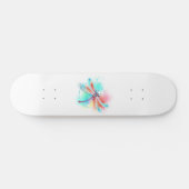 Rote Libelle im Aquarellhintergrund Skateboard (Horizontal)