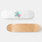 Rote Libelle im Aquarellhintergrund Skateboard (Horizontal)