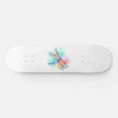 Rote Libelle im Aquarellhintergrund Skateboard (Horizontal)