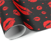 Rote Lieben küsst auf black_large Geschenkpapier (Rolleneckpunkt)