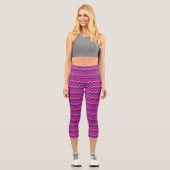 Rote Lila und Orange Woven Chevrons Capri Legging (Vorderseite)