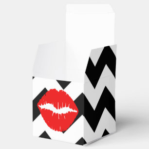 Rote Lippen auf schwarzen und weißen Zigzag Geschenkschachtel