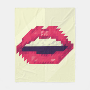 Rote Lippen aus kleinen Dreiecken, Pixelhipster,pi Fleecedecke