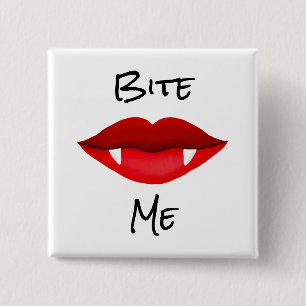 Rote Lippen mit Vampire Fangs Button