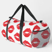 Rote Lippen, roter Lippenstift, Kuss, Lippenmuster Duffle Bag (Rechte Ecke)