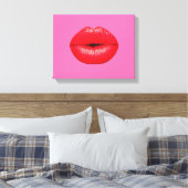 Rote Lippenstift Pop auf gürtelrosa Leinwanddruck (Insitu (Schlafzimmer))