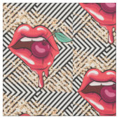 ROTE LIPS MIT EINER KERRE STOFF (Nahaufnahme)