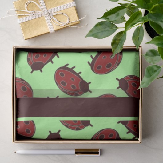Rote Marienkäfer auf Grün Seidenpapier (Geschenk)