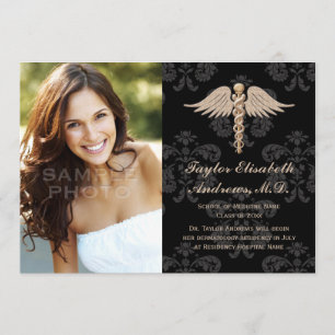 Rote medizinische SchulAbschluss-Mitteilung laden Einladung