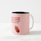 Rote Milbe Zweifarbige Tasse (VorderseiteRechts)