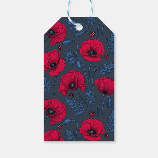Rote Mohn und Ladybugs auf dunkelblau Geschenkanhänger (Vorderseite)