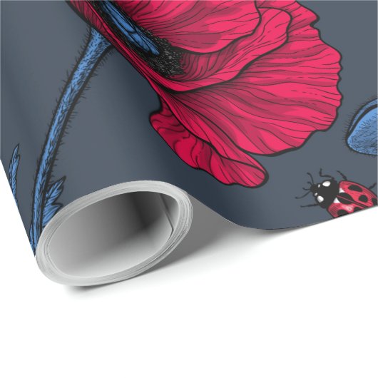 Rote Mohn und Ladybugs auf dunkelblau Geschenkpapier (Rolleneckpunkt)