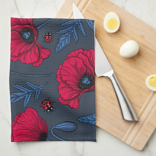 Rote Mohn und Ladybugs auf dunkelblau Geschirrtuch (Viertel Falte)