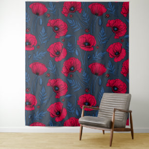 Rote Mohn und Ladybugs auf dunkelblau Wandteppich