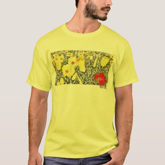 Rote Mohnblume in einer Mohnblumenwiese T-Shirt (Vorderseite)