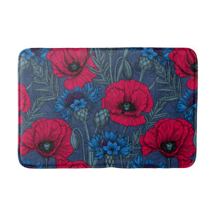 Rote Mohnblumen und blaue Maisblumen auf blau Badematte