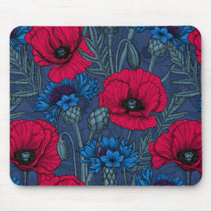 Rote Mohnblumen und blaue Maisblumen auf blau Mousepad