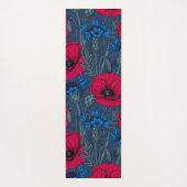 Rote Mohnblumen und blaue Maisblumen auf blau Yogamatte (Rückseite)