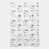 Rote Nase Deer im Snowy Forest of Christmas Trees Geschirrtuch (Vertikal)