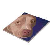 Rote Nasen-Pitbull mit einem blauen Hintergrund Fliese (Seite)