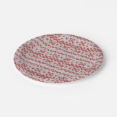ROTE NORDISCHE STRICKOPTIK 7" Runde Pappteller (Schrägansicht)