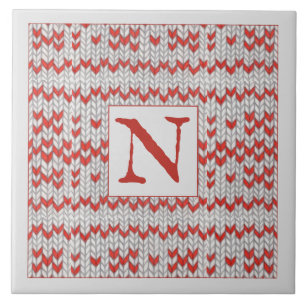 ROTE NORDISCHE STRICKWARE Keramikfliese + Initiale