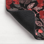 Rote Orchideen auf schwarz. Mousepad (Ecke)