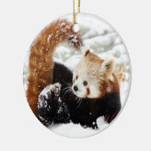 Rote Panda Spielen in der Schnee Keramik Ornament (Links)
