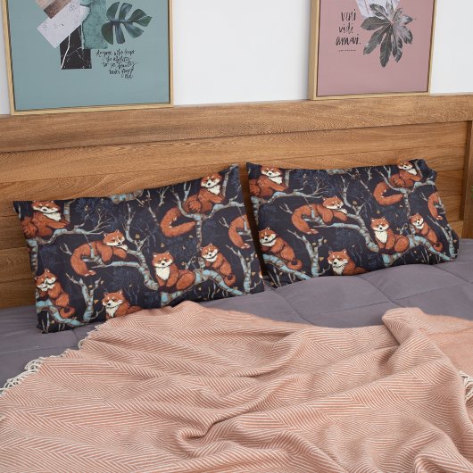 Rote Pandas in Bäumen Kissenbezug