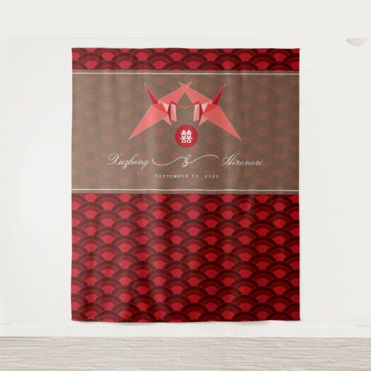 Rote Papierkran Doppelglückliches Hochzeitszenario Wandteppich (Vorderseite)