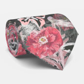 Rote Pappkuchen. Farbenfroher Blumendruck. Krawatte (Gerollt)