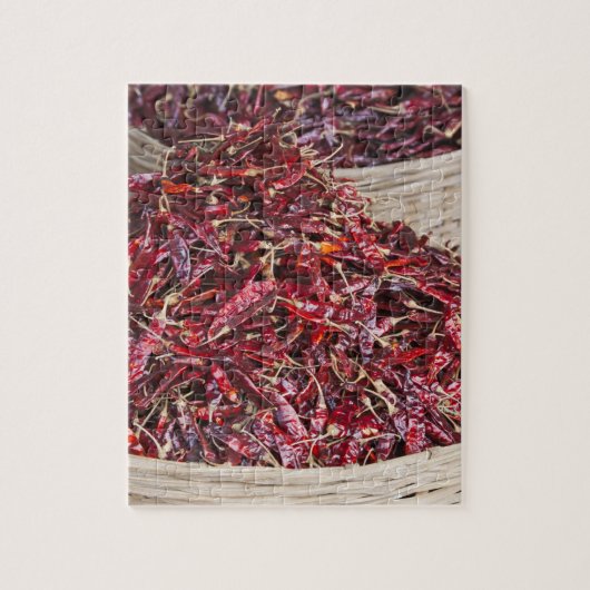 Rote Paprikaschoten auf dem Markt für lokale Erzeu Puzzle (Vertikal)