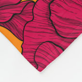 Rote Pfeffer und blaue Kornblumen auf Orange Fleecedecke (Ecke)