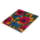 Rote Pfeffer und blaue Kornblumen auf Orange Fliese (Seite)