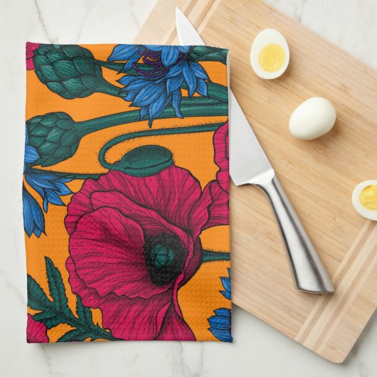 Rote Pfeffer und blaue Kornblumen auf Orange Geschirrtuch (Viertel Falte)