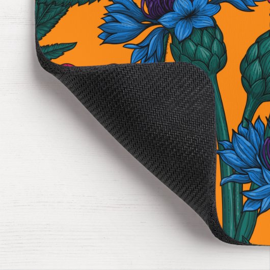 Rote Pfeffer und blaue Kornblumen auf Orange Mousepad (Ecke)