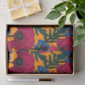 Rote Pfeffer und blaue Kornblumen auf Orange Seidenpapier (Geschenk)