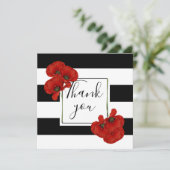 Rote Pflaumen auf schwarz-weiß gestreiftem Hinterg (Stehend Vorderseite)