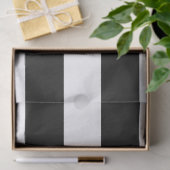 Rote Pflaumen auf schwarz-weiß gestreiftem Hinterg Seidenpapier (Geschenk)