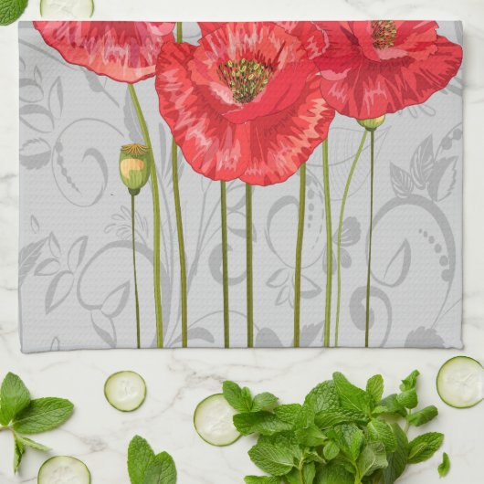 Rote Pflaumen auf Whimsical Gray Floral Geschirrtuch (Gefaltet)