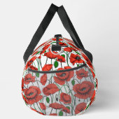 Rote Pflaumen in einem Feld auf Weiß Duffle Bag (Rechts)