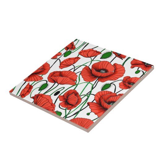 Rote Pflaumen in einem Feld auf Weiß Fliese (Seite)